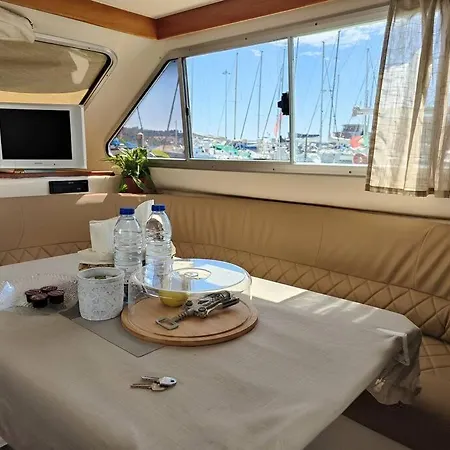 Eureka Botel *